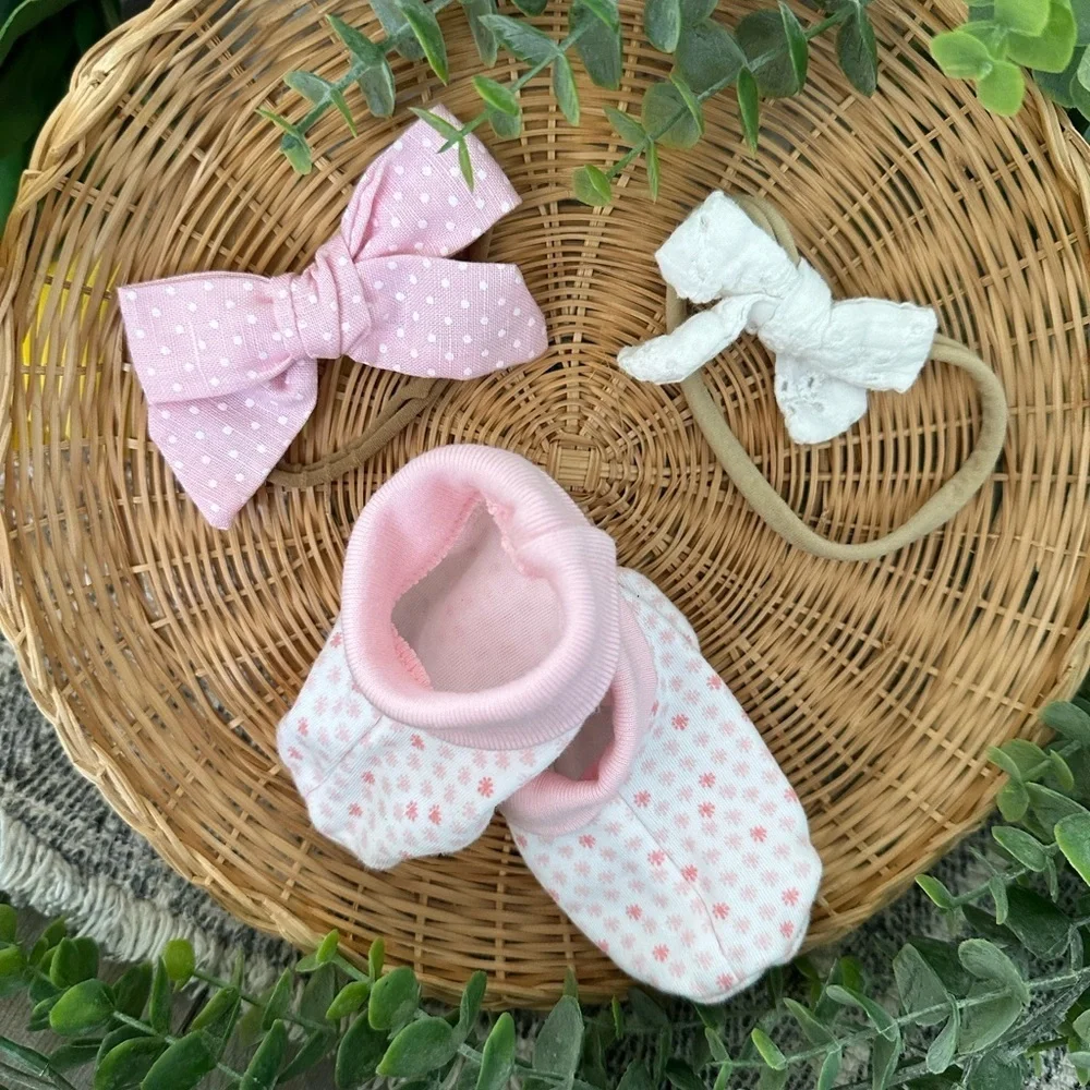 Carter’s 3 month baby girl booties & two matching girly hairpieces